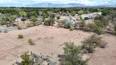 2406 Sunshine Rd SW, Albuquerque, NM 87105