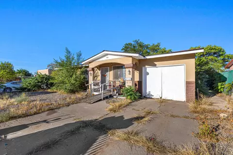425 60th St SW, Albuquerque, NM 87121