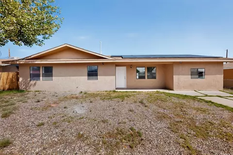 816 La Luz Dr, Belen, NM 87002