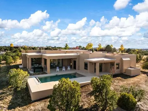 9 Tamarisk Trl, Santa Fe, NM 87506