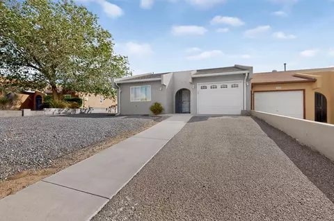 375 Wagon Train Dr SE, Rio Rancho, NM 87124
