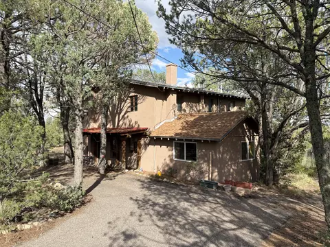 42 Ridge Dr, Cedar Crest, NM 87008