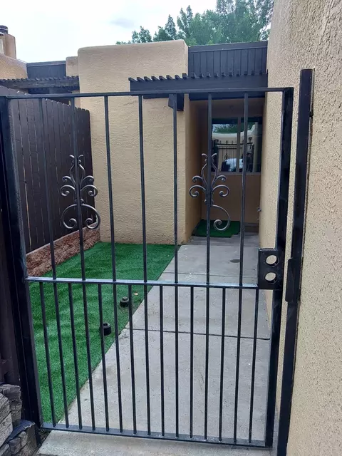 32 Calle Playa Del Sol NE, Albuquerque, NM 87109