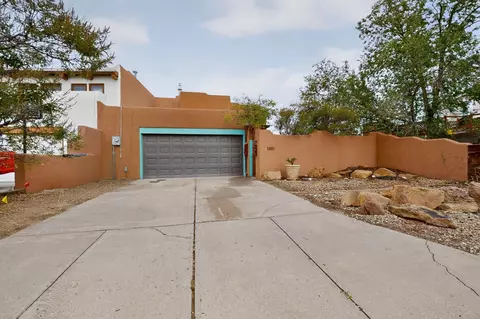 700 Lakeview Cir SE, Rio Rancho, NM 87124