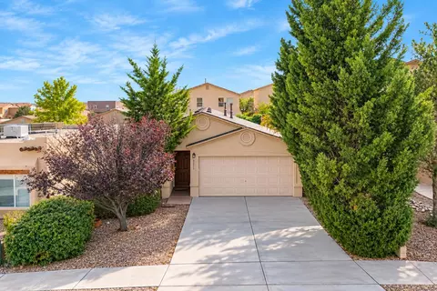 8211 Wolverine Dr NW, Albuquerque, NM 87120