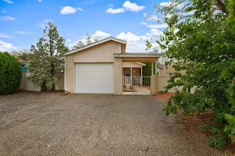 166 Coral Dr NE, Rio Rancho, NM 87124