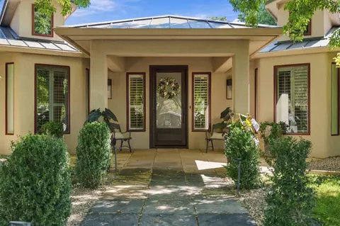 280 Del Norte Ct, Bosque Farms, NM 87068