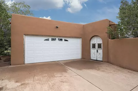 689 Gonzales Rd, Santa Fe, NM 87501