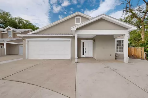 1527 Phoenix Ave NW, Albuquerque, NM 87107