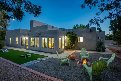 6425 Guadalupe Pl NW, Los Ranchos, NM 87107