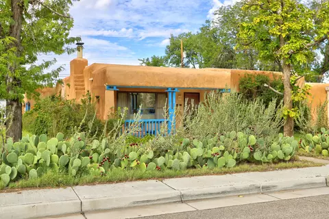 401 Fontana Pl NE, Albuquerque, NM 87108