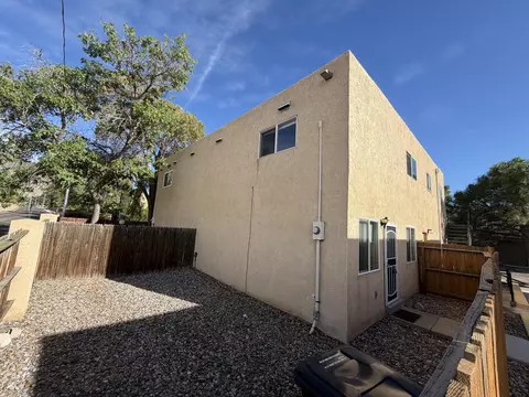 12009 Stilwell Dr NE #B, Albuquerque, NM 87112