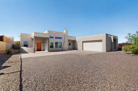 3105 Demavend Rd NE, Rio Rancho, NM 87144