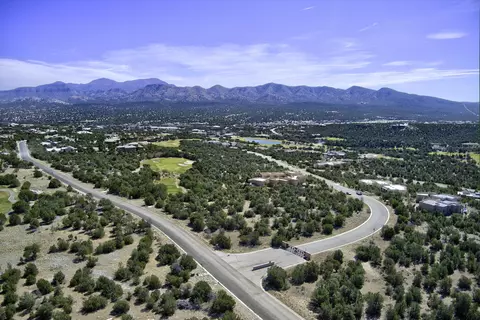 2 Broken Arrow Pl, Sandia Park, NM 87047