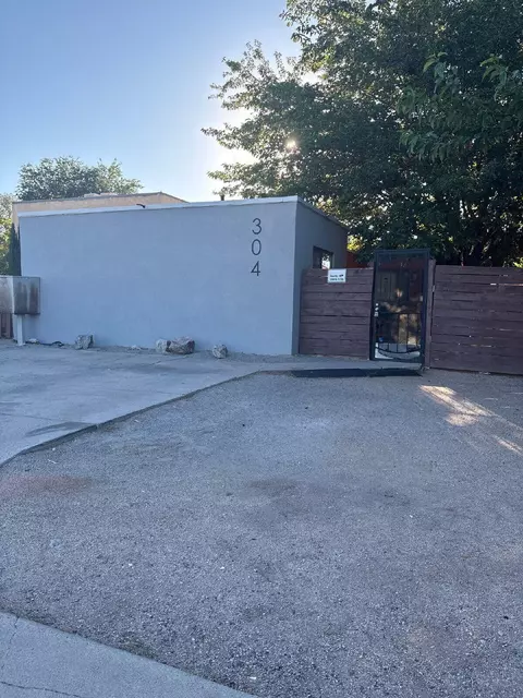 304 Texas St NE, Albuquerque, NM 87108