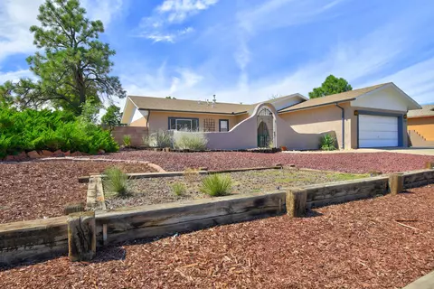 10005 Cardinal St NW, Corrales, NM 87048