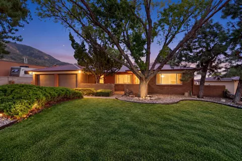 13008 Glenwood Hills Ct NE, Albuquerque, NM 87111