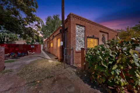 2215 Hooper Rd SW, Albuquerque, NM 87105