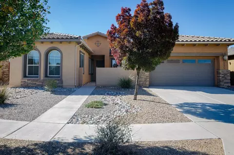 190 Zuni River Cir SW, Los Lunas, NM 87031
