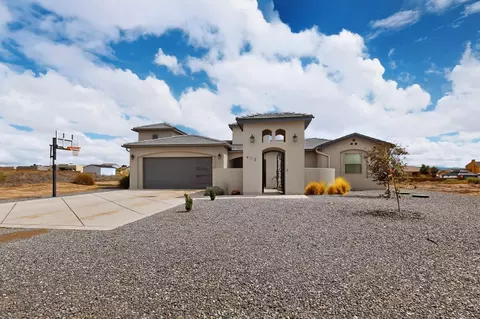 412 5th St NE, Rio Rancho, NM 87124