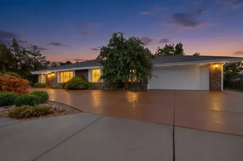 7704 American Heritage Dr NE, Albuquerque, NM 87109