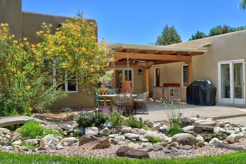 125 Martha Ct, Corrales, NM 87048