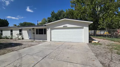 307 Osage Pl SW, Albuquerque, NM 87105