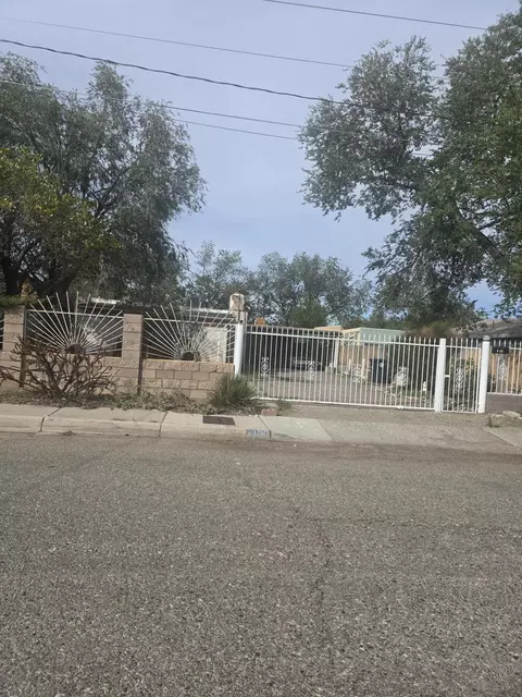1123 Aztec Rd NW, Albuquerque, NM 87107