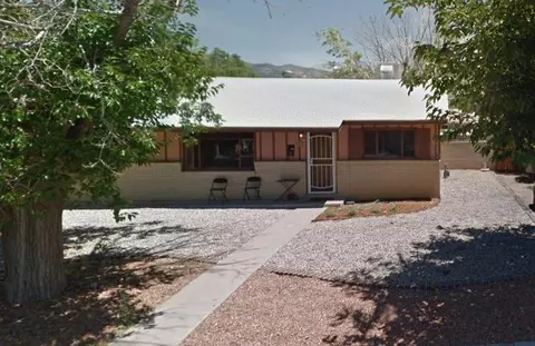 422 Glorieta St NE, Albuquerque, NM 87123