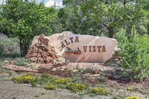 40 Alta Vista Rd, Tijeras, NM 87059