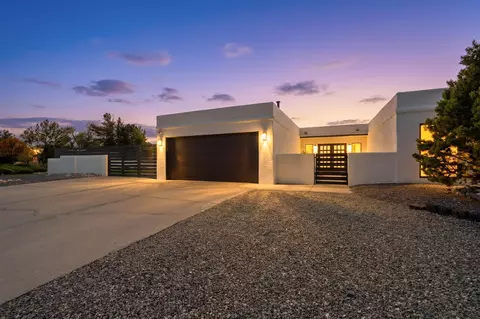5605 Cactus Flower Dr NW, Albuquerque, NM 87120