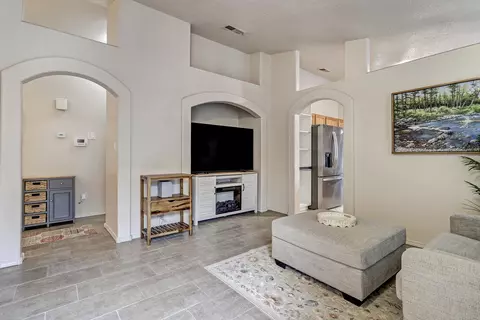 6109 Cyonus Ave NW, Albuquerque, NM 87114