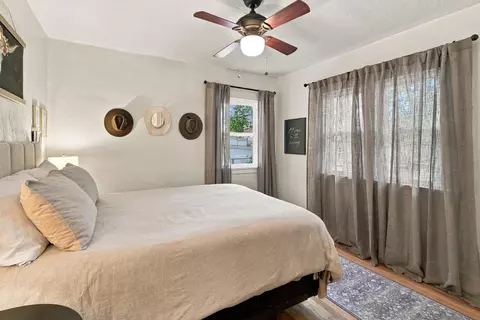 Bedroom - 923 Arno St SE, Albuquerque, NM 87102 photo 2 of 3