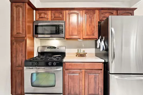 Kitchen - 923 Arno St SE, Albuquerque, NM 87102 photo 4 of 5