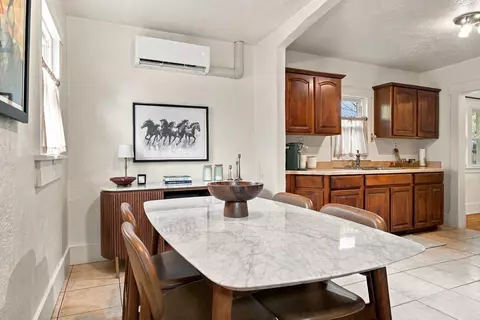 Dining - 923 Arno St SE, Albuquerque, NM 87102 photo 3 of 3