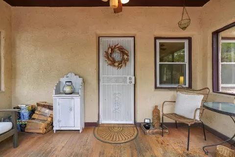 Exterior - 923 Arno St SE, Albuquerque, NM 87102 photo 2 of 7
