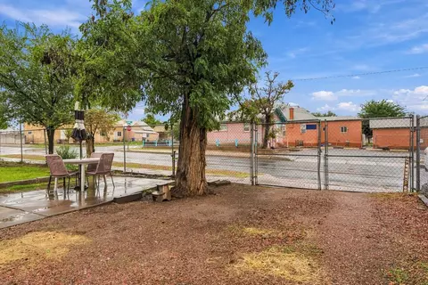 Exterior - 923 Arno St SE, Albuquerque, NM 87102 photo 7 of 7