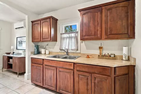 Kitchen - 923 Arno St SE, Albuquerque, NM 87102 photo 1 of 5