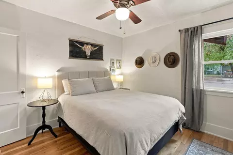 Bedroom - 923 Arno St SE, Albuquerque, NM 87102 photo 1 of 3