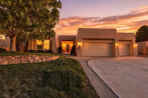 8604 Pristine Dr NE, Albuquerque, NM 87122