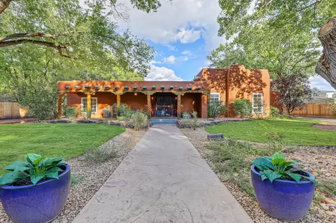 8212 Rio Grande Blvd NW, Los Ranchos, NM 87114