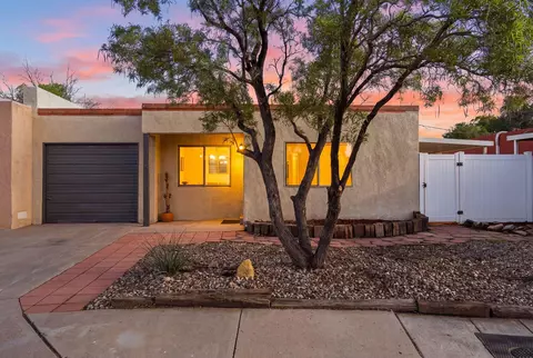 325 Shannon Pl NW, Albuquerque, NM 87107