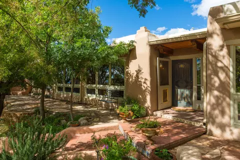 656 Roadrunner Ln NE, Albuquerque, NM 87122