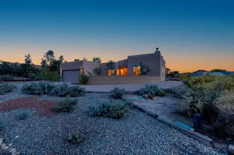 5725 Rio Pinos Rd NE, Rio Rancho, NM 87144