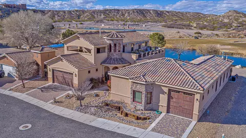108 Lakeview Rd, Elephant Butte, NM 87935