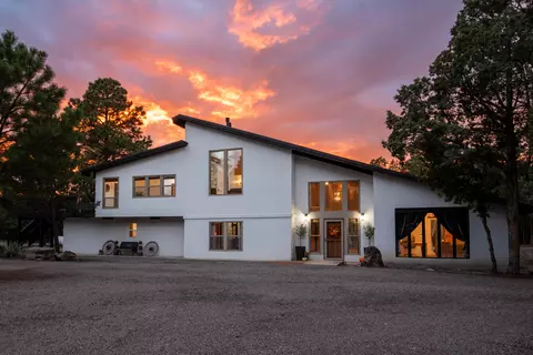 32 Bobolink Ln, Tijeras, NM 87059