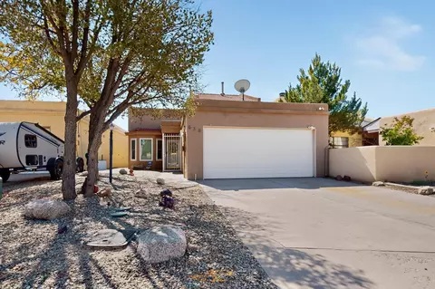 630 Lakeview Cir SE, Rio Rancho, NM 87124
