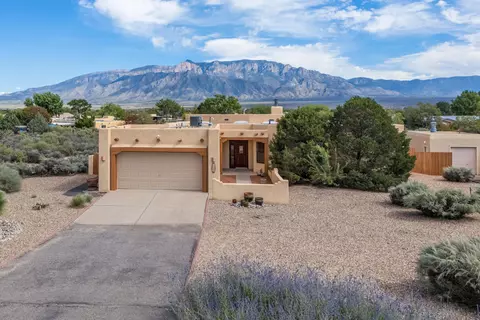 105 Watson Ct, Corrales, NM 87048