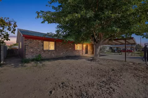 824 Dolores Dr NW, Albuquerque, NM 87105