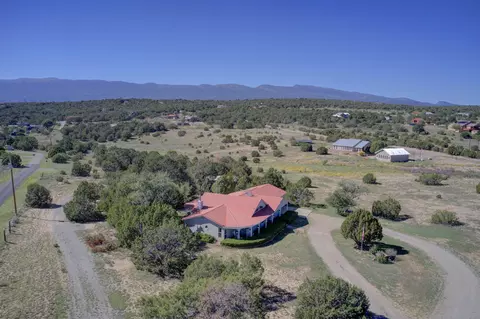 37 Camino Del Oriente, Tijeras, NM 87059